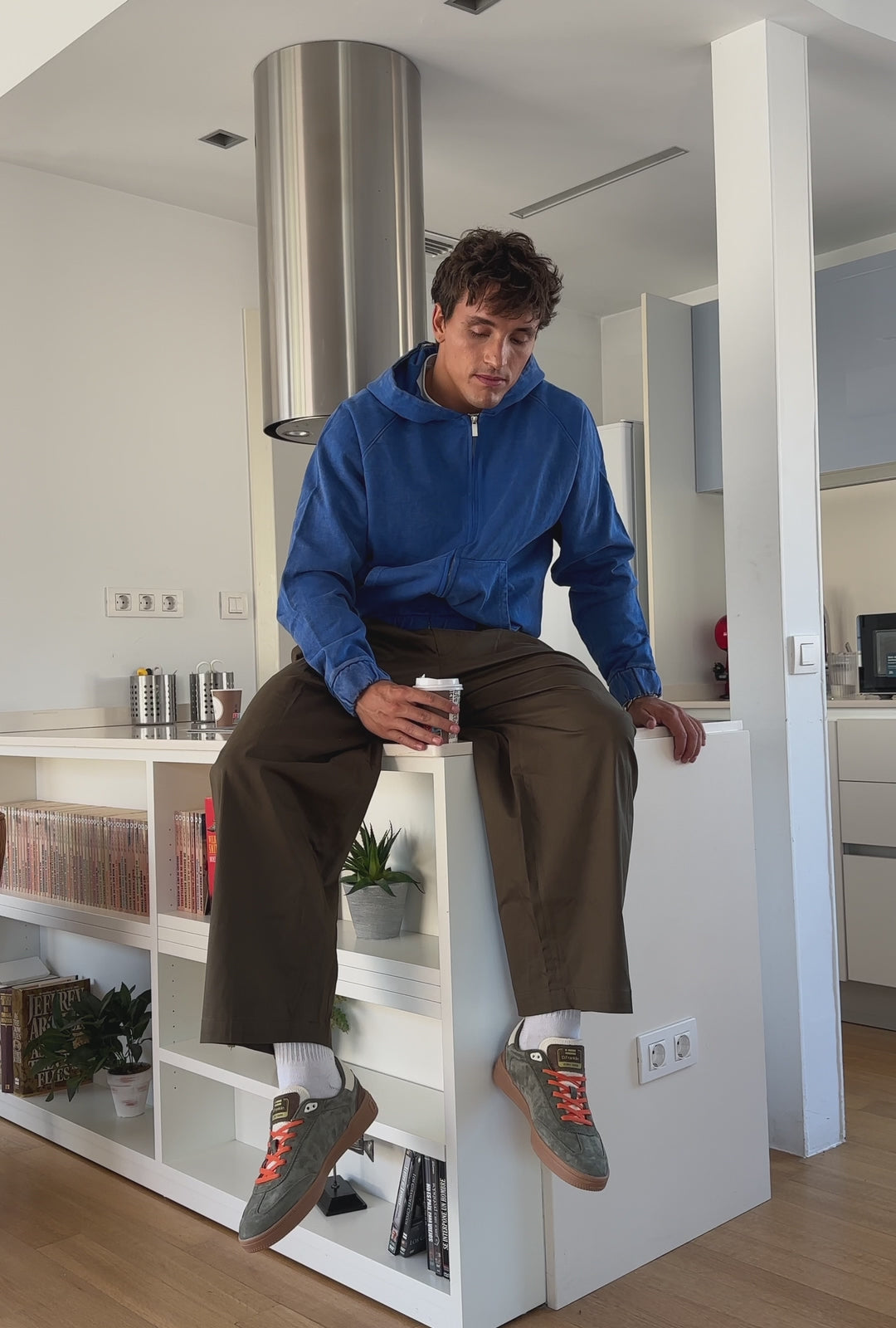 Carica video: Rebel Basic Flag Olive Green