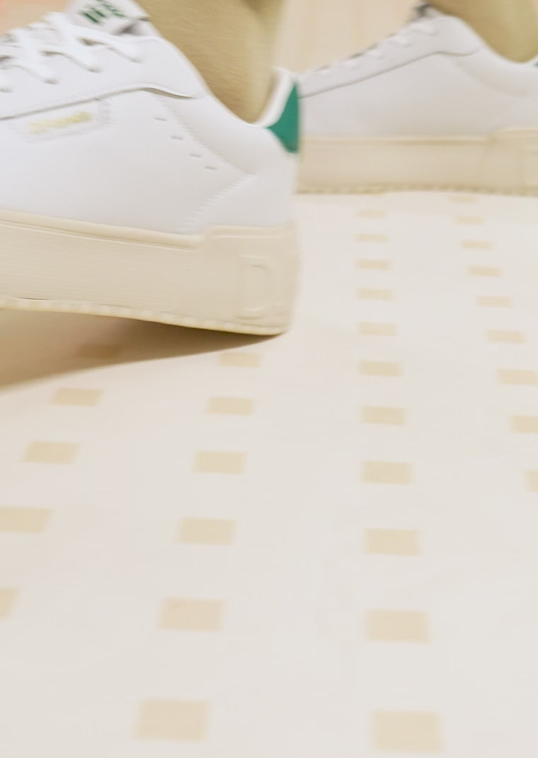 Carica video: Court Tennis White / Green