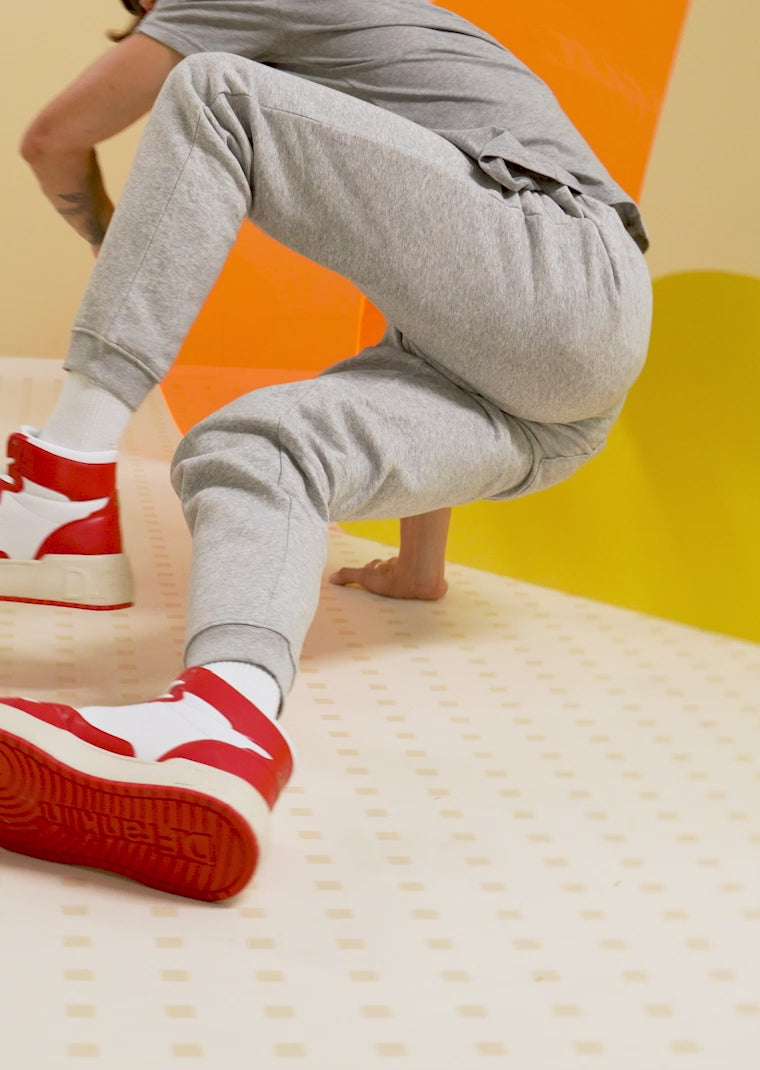 Carica video: High Court Basic Red / Red