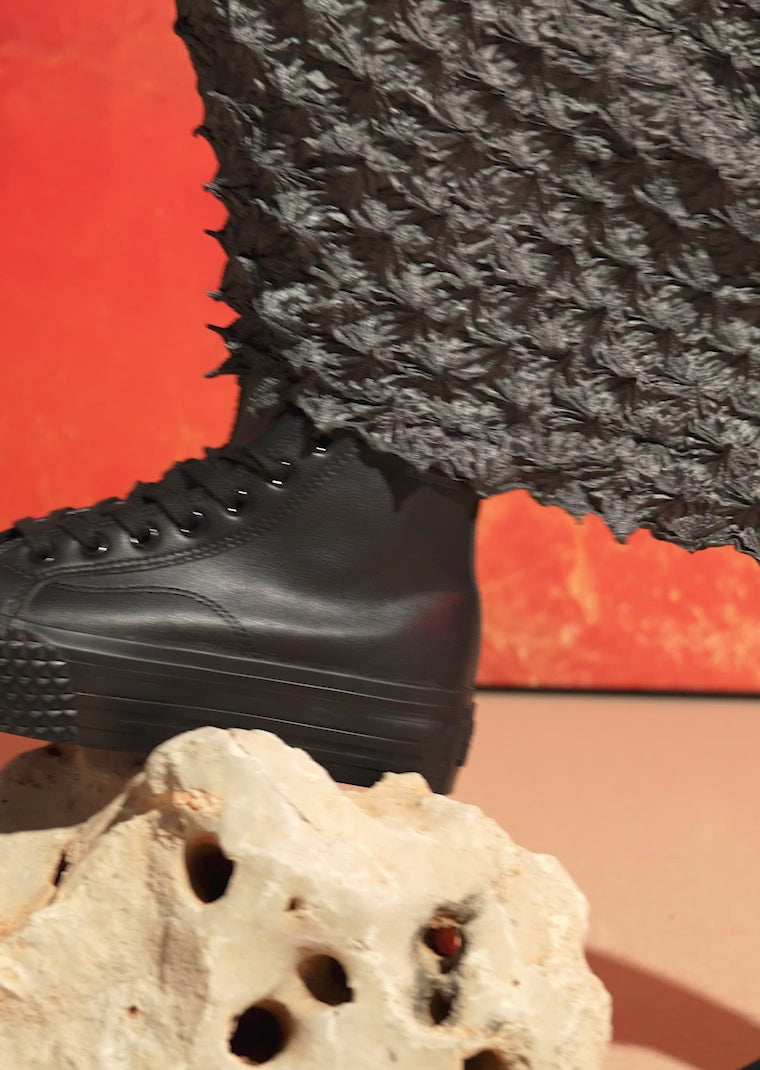 Carica video: Triple Med Black