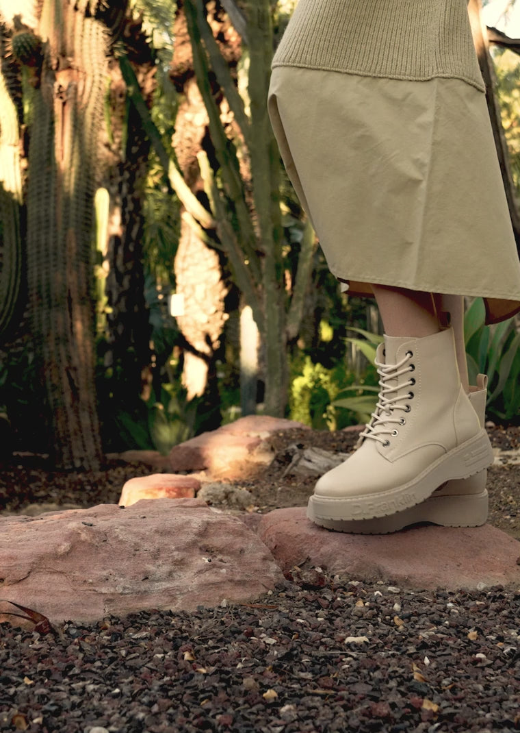 Carica video: Gumme Track Basic Beige