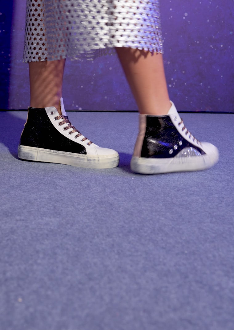 Carica video: Half Moon High Multi