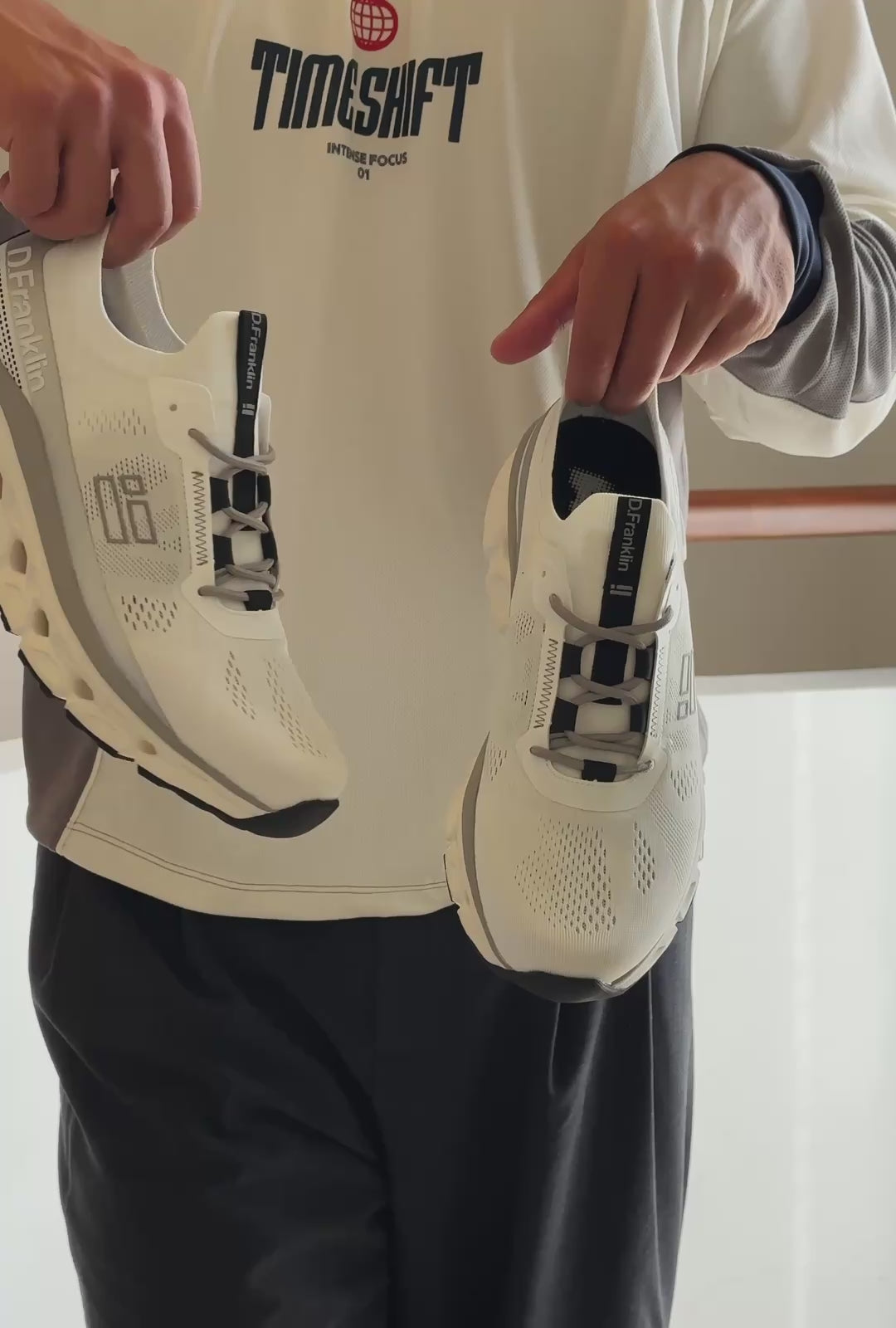 Carica video: Aero Sneakers Mesh White / Silver