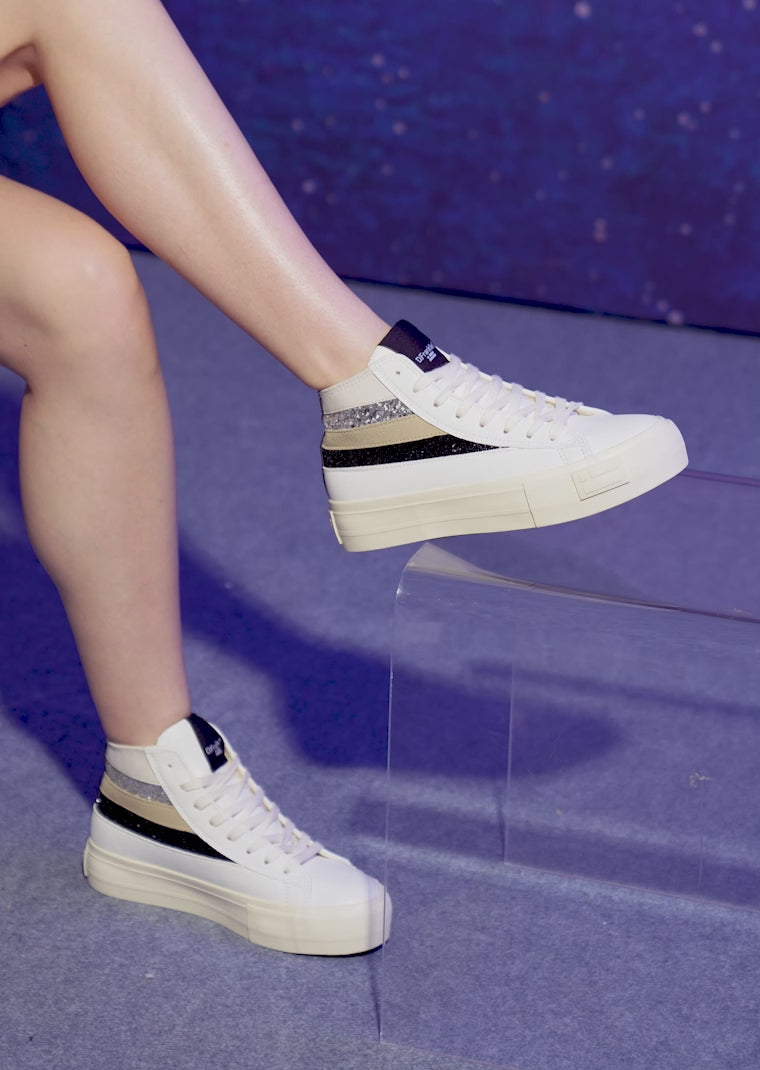 Carica video: One Way Vert Patch White Multi