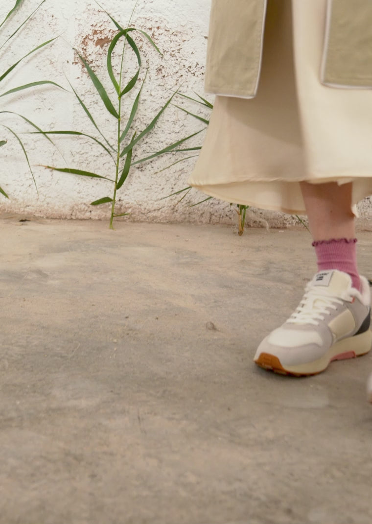 Carica video: Active Fur White