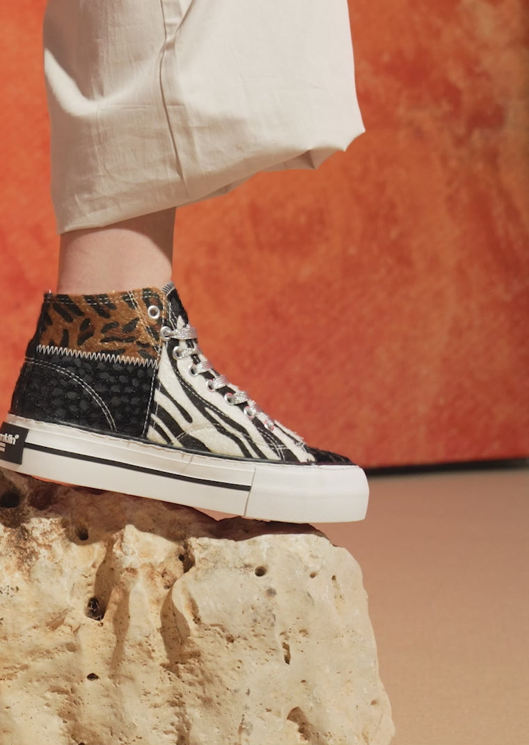 Carica video: One Way Vert Patch Leo Multi