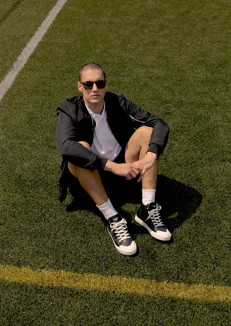 Carica video: High Echo Black / Black