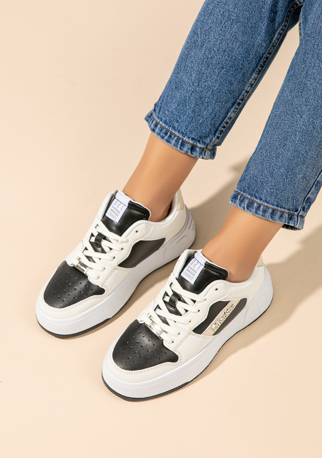 Low Court Beige / Black